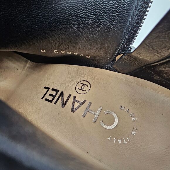 Chanel CC Cap Toe Ankle Heel Boot Size 37 US 6 6.5 Silver Metallic Leather Zip - Picture 11 of 11